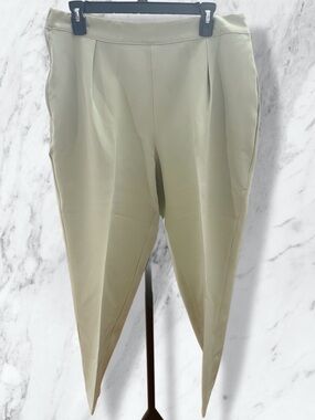 Women’s Slim Pleated Dress Pants in Light Olive